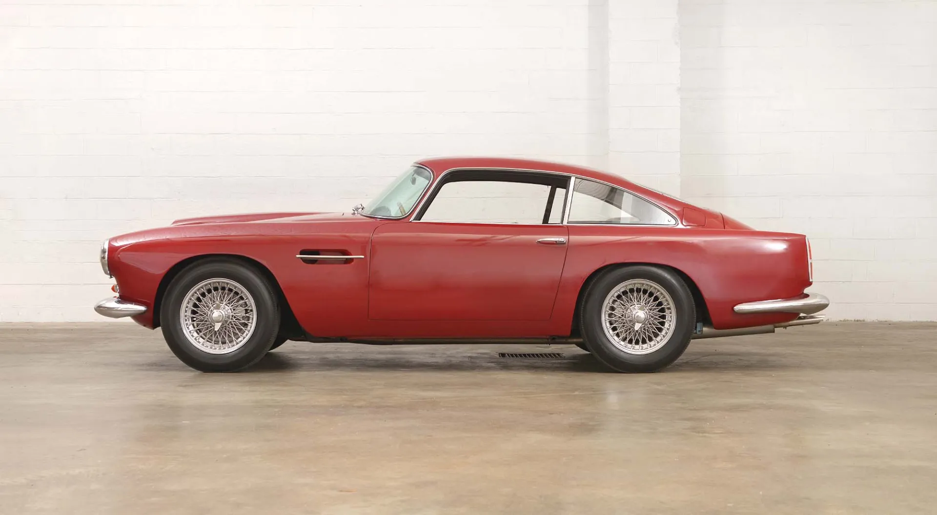 Aston Martin DB4