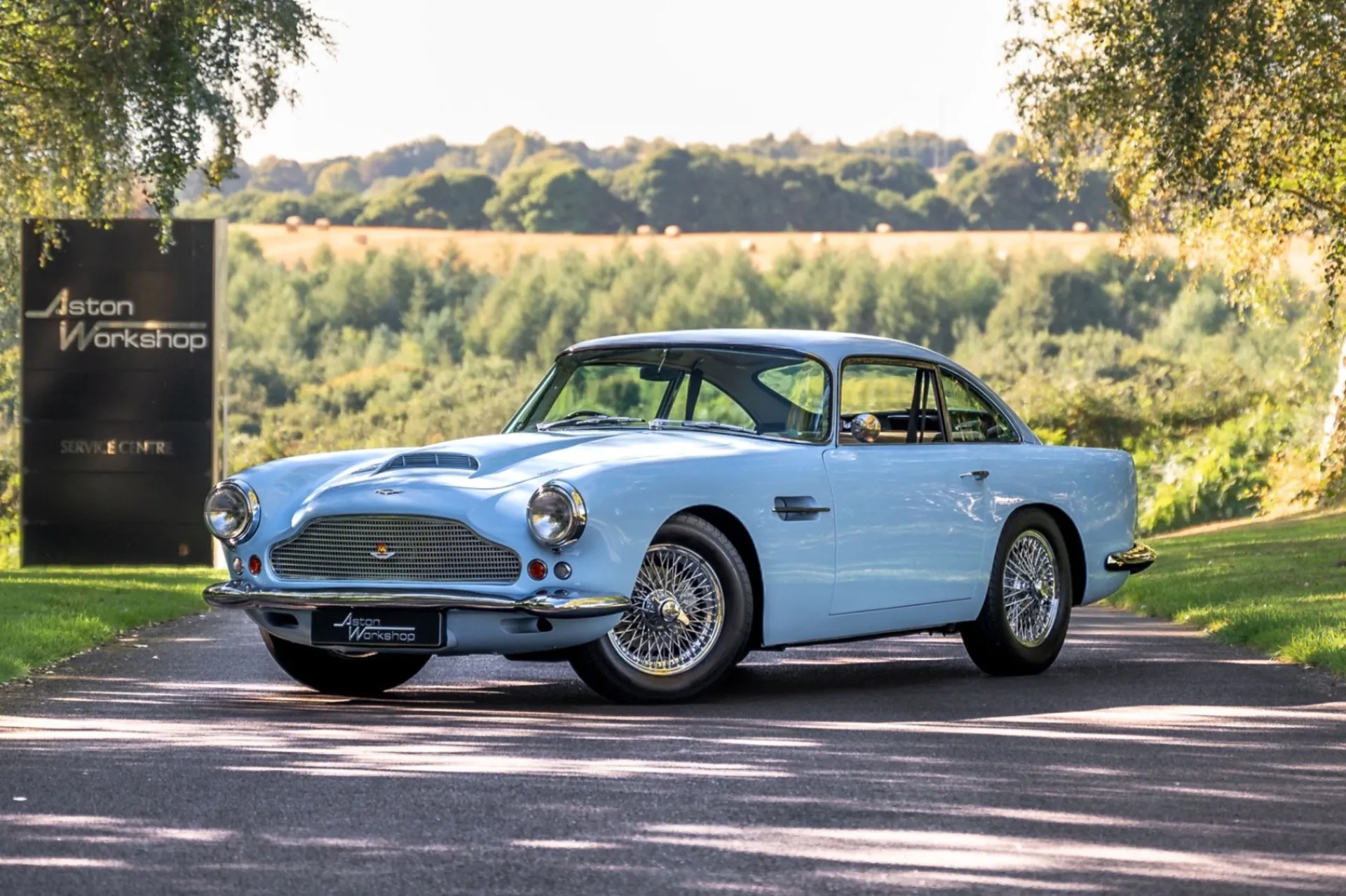 Aston Martin DB4